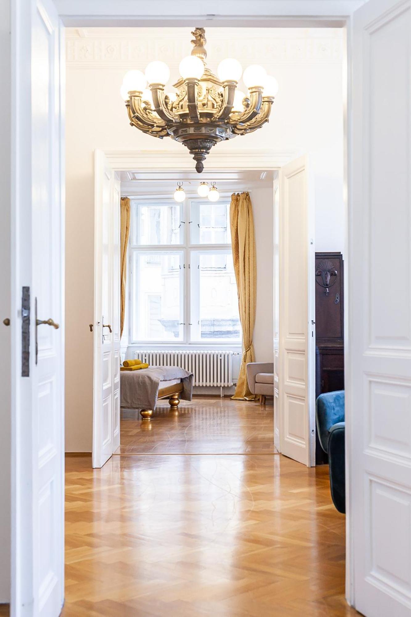 Apartment Royal Apartment By Charles Bridge View Of Saint Nicholas Church Prag