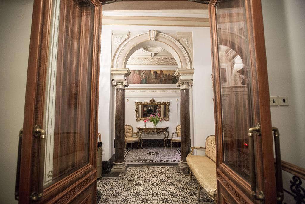 Royal Apartment By Charles Bridge View Of Saint Nicholas Church Prag