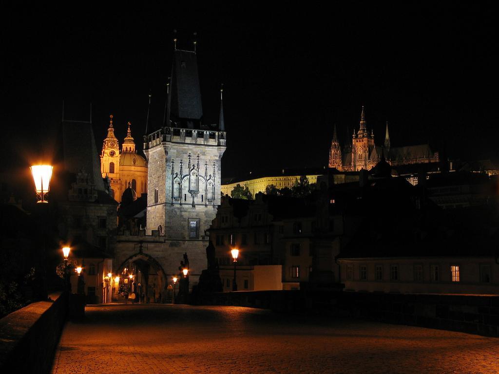 Apartment Royal Apartment By Charles Bridge View Of Saint Nicholas Church Prag